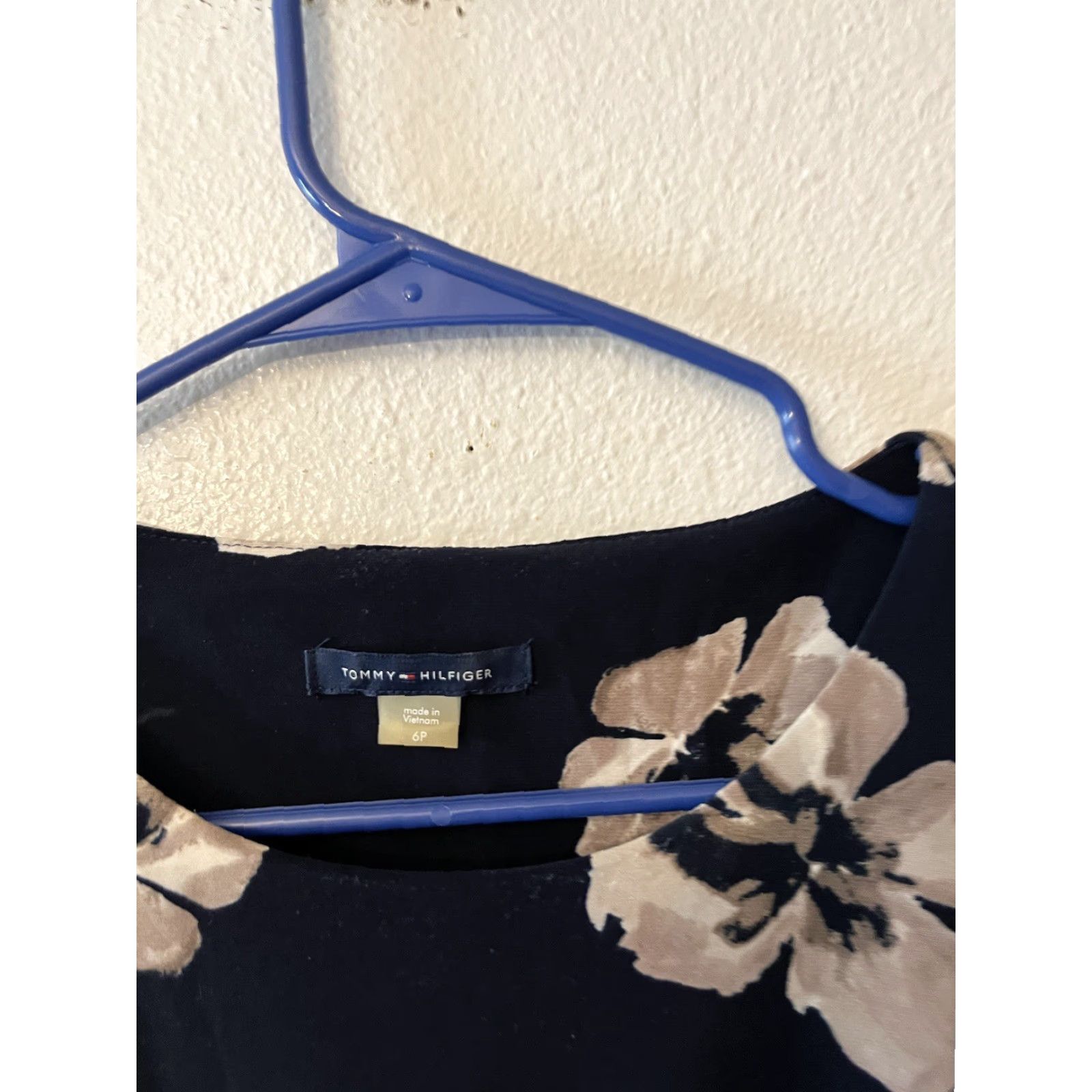 Tommy Hilfiger Tommy Hilfiger Women Floral Pullover Dress Black Beige Hibiscus Stretch Sz 6P Size M / US 6-8 / IT 42-44 - 2 Thumbnail
