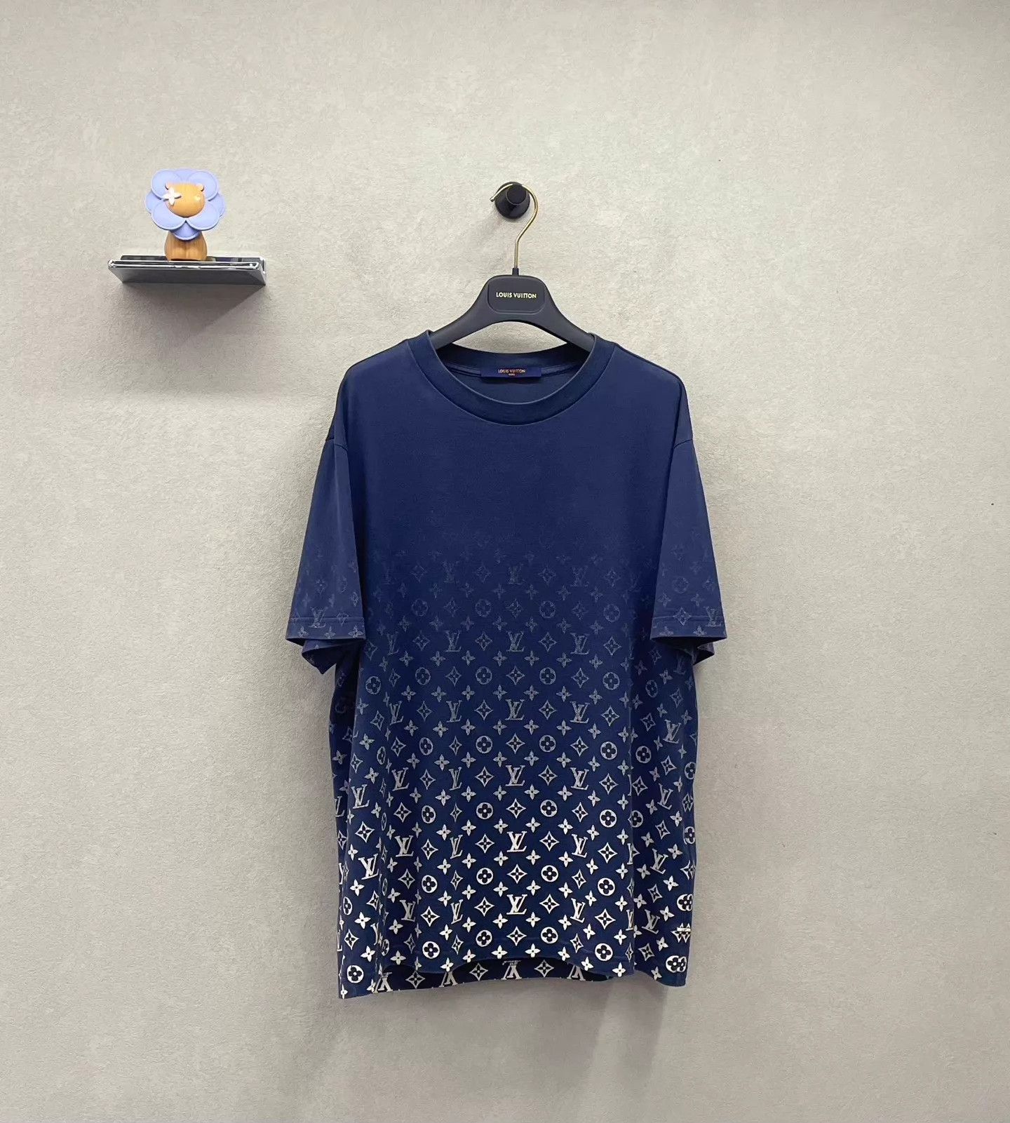 Louis Vuitton LOUIS VUITTON Gradient AO Print Crew SS Blue L Tee Size US L / EU 52-54 / 3 - 3 Thumbnail