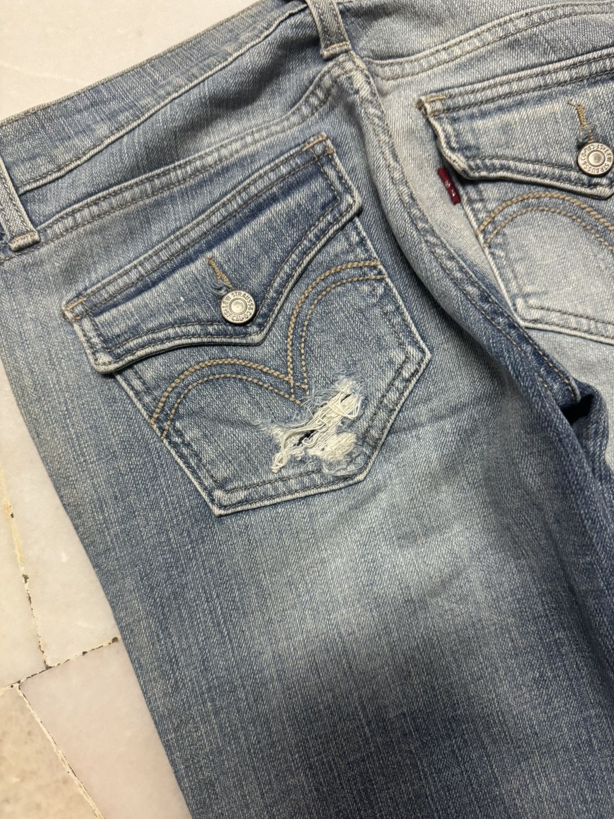 Levi's 💥BELL BOTTOM 90s💥TOO SUPERLOW 524 LEVI'S GRUNGE DISTRESS Size US 28 / EU 44 - 18 Thumbnail