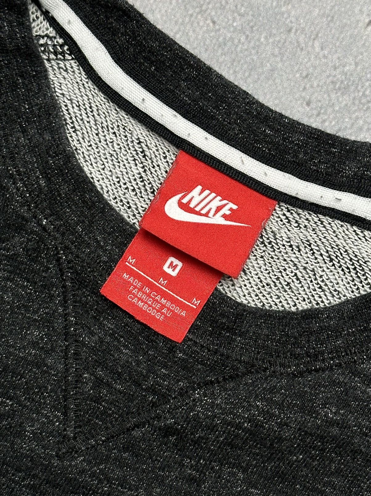 Nike Nike boxy fit vintage crew center swoosh logo spellout y2k Size US M / EU 48-50 / 2 - 8 Thumbnail
