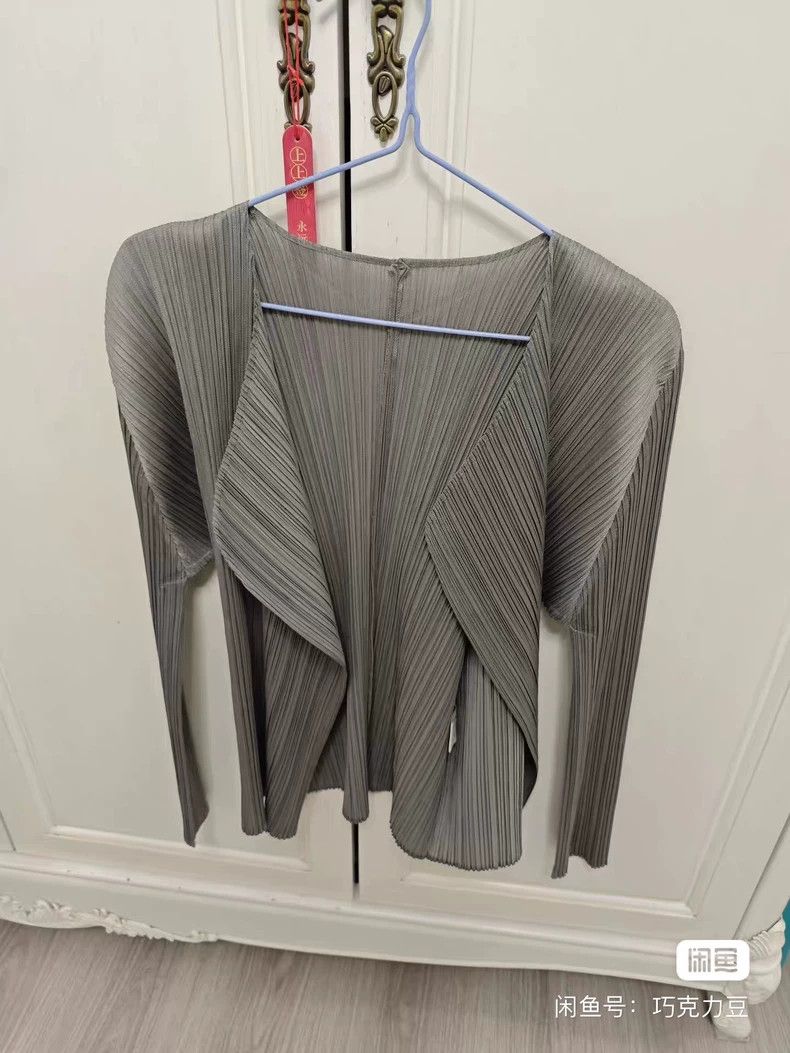 Issey Miyake Issey Miyake size:4 A dark grey cardigan Size M / US 6-8 / IT 42-44 - 1 Thumbnail