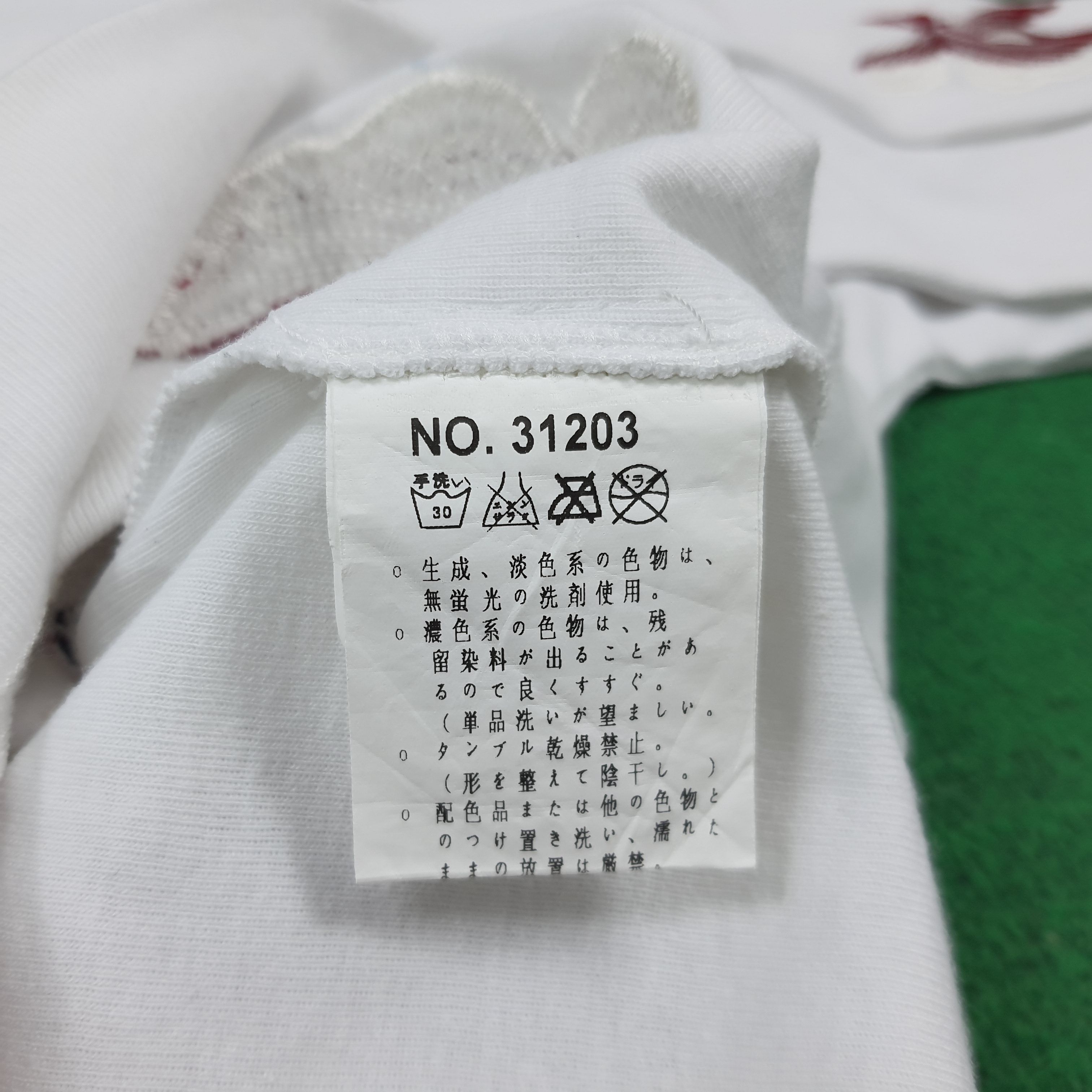 Japanese Brand Vintage Karu-Toh Japan Goldfish Embroidery Tshirt C292N6 Size US M / EU 48-50 / 2 - 7 Thumbnail