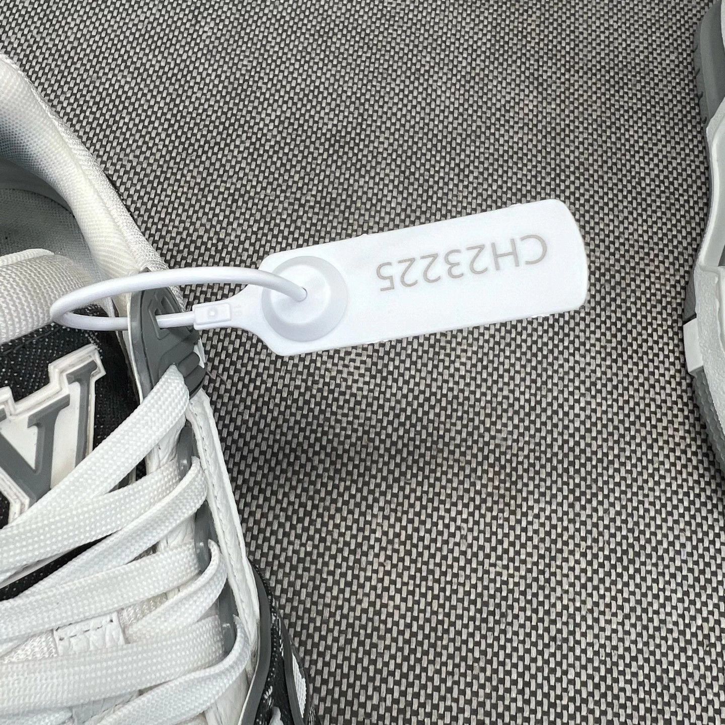 Louis Vuitton LV Trainer White Gray Denim 36.5 2x Worn Size US 5.5 / IT 35.5 - 9 Thumbnail
