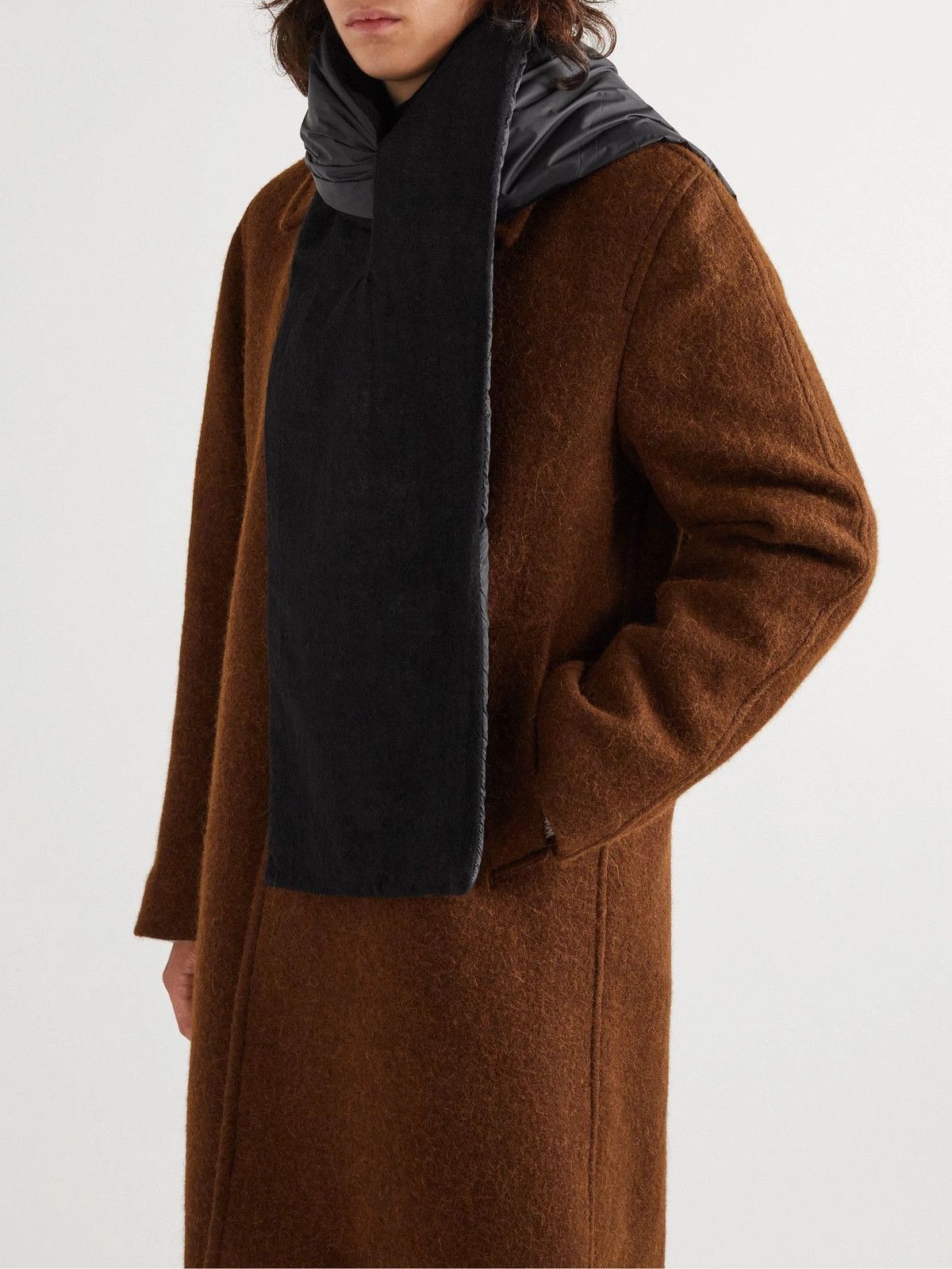Officine Generale o1mle1025 Size: OS / Reversible Padded Scarf in Black Size ONE SIZE - 2 Thumbnail