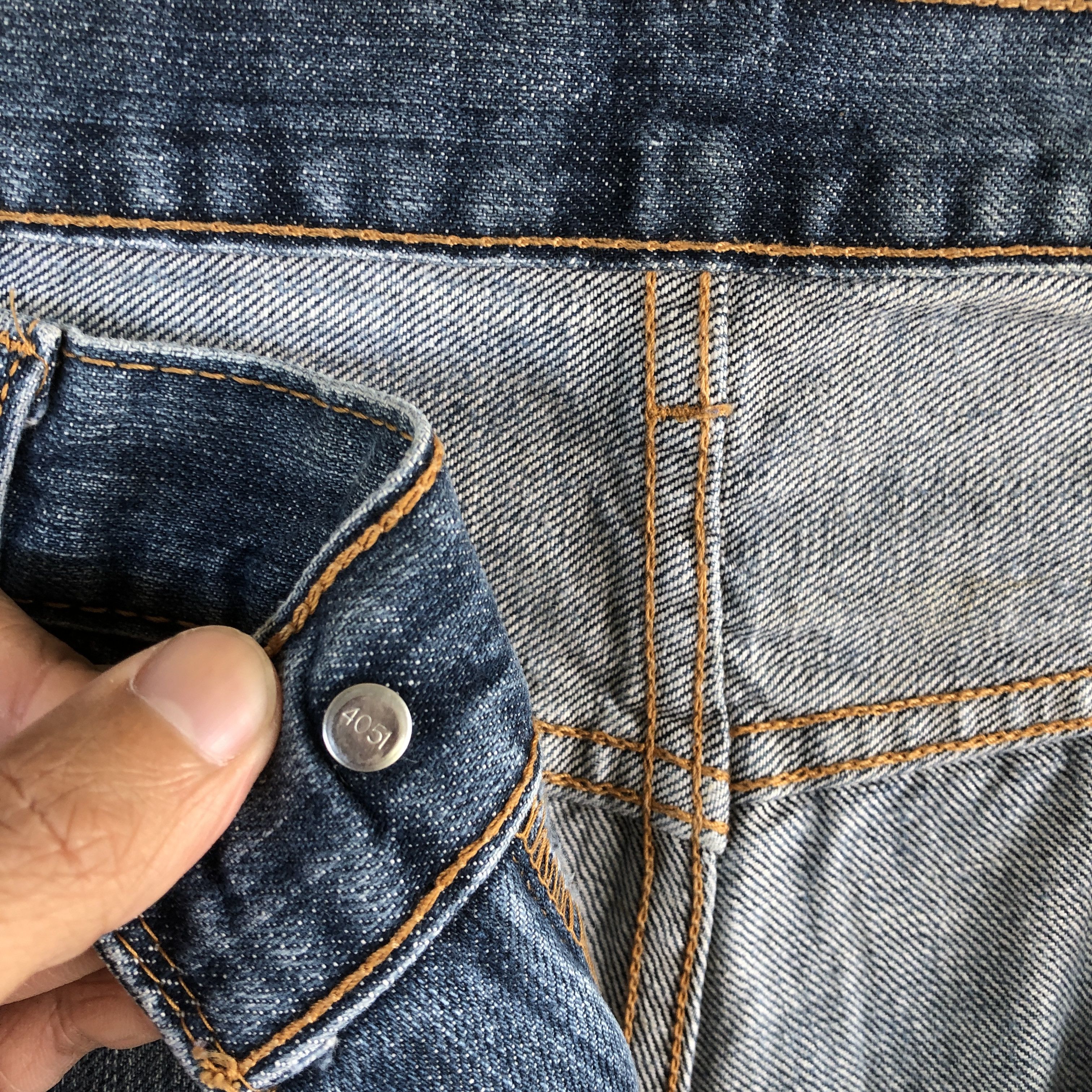 Levi's Vintage Levis Light Wash Jeans Levi's 550 Faded Baggy Denim Size US 36 / EU 52 - 6 Thumbnail