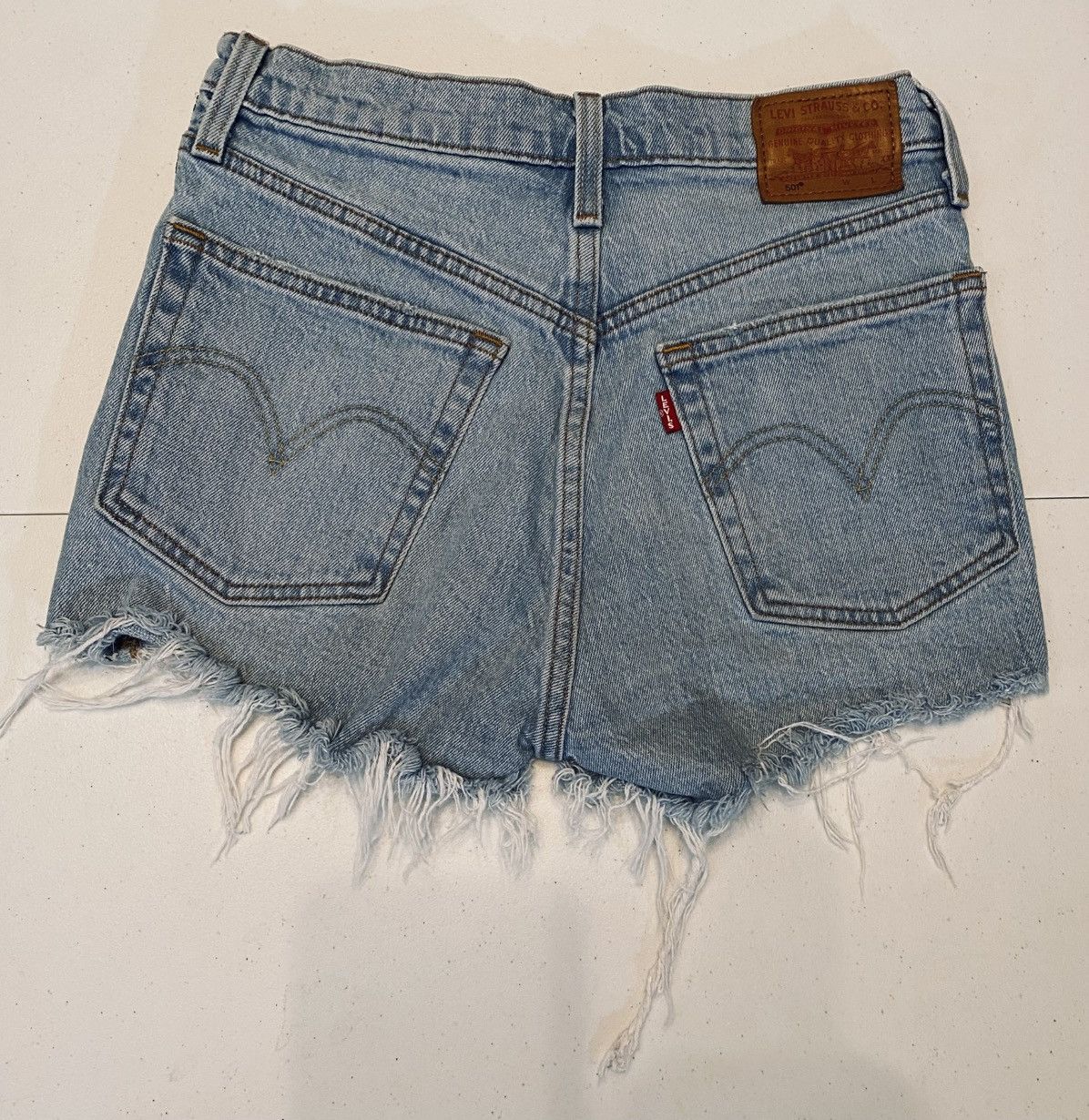 Levi's Levi's Spellout Logo Side Ribbon 501 High Rise Cut Offs 25 Size 25" / US 0 / IT 36 - 5 Thumbnail