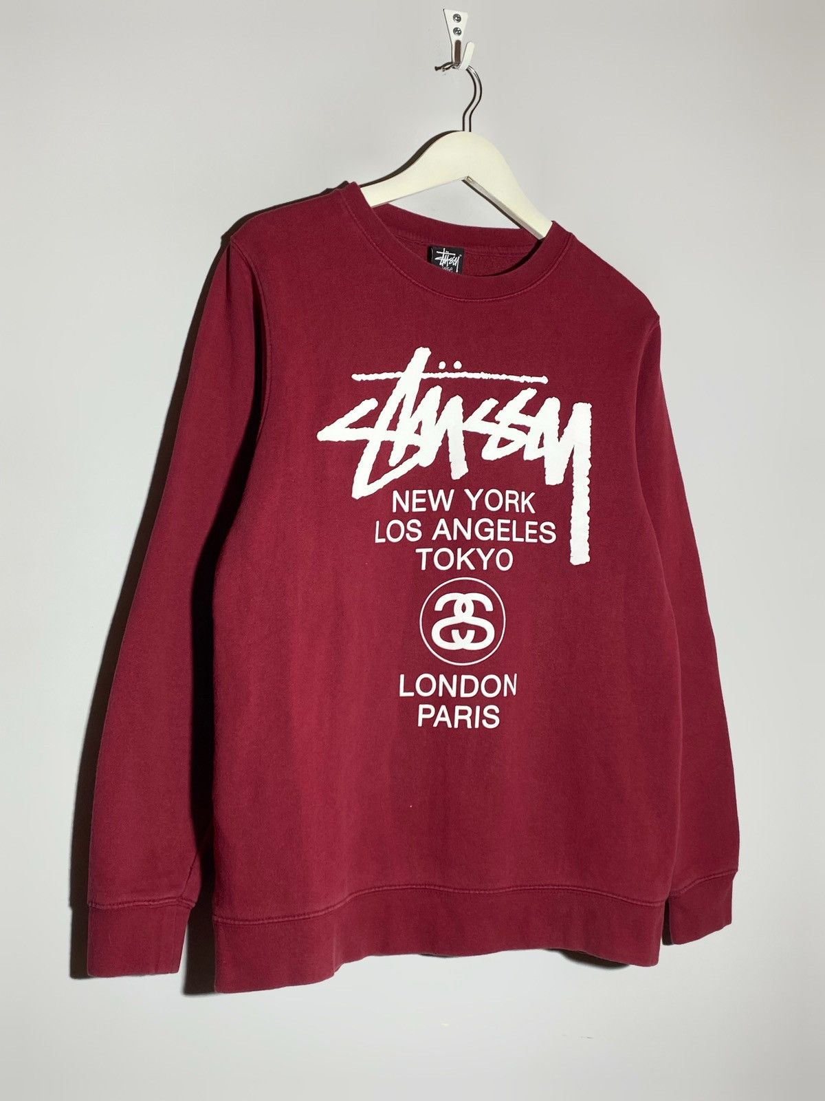Stussy 🔥 STÜSSY WORLD TOUR CREWNECK BURGUNDY NYC LA PARIS VIBES Size US L / EU 52-54 / 3 - 3 Thumbnail