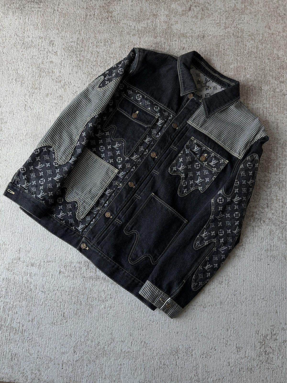 Louis Vuitton LOUIS VUITTON X NIGO DENIM JACKET | SIZE 60 Size US XXL / EU 58 / 5 - 1 Thumbnail