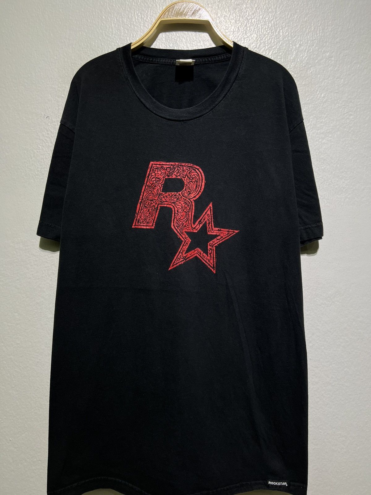Rockstar Games × Vintage Vintage Rockstar Games Red Paisley Logo Shirt Size XL Size US XL / EU 56 / 4 - 1 Thumbnail