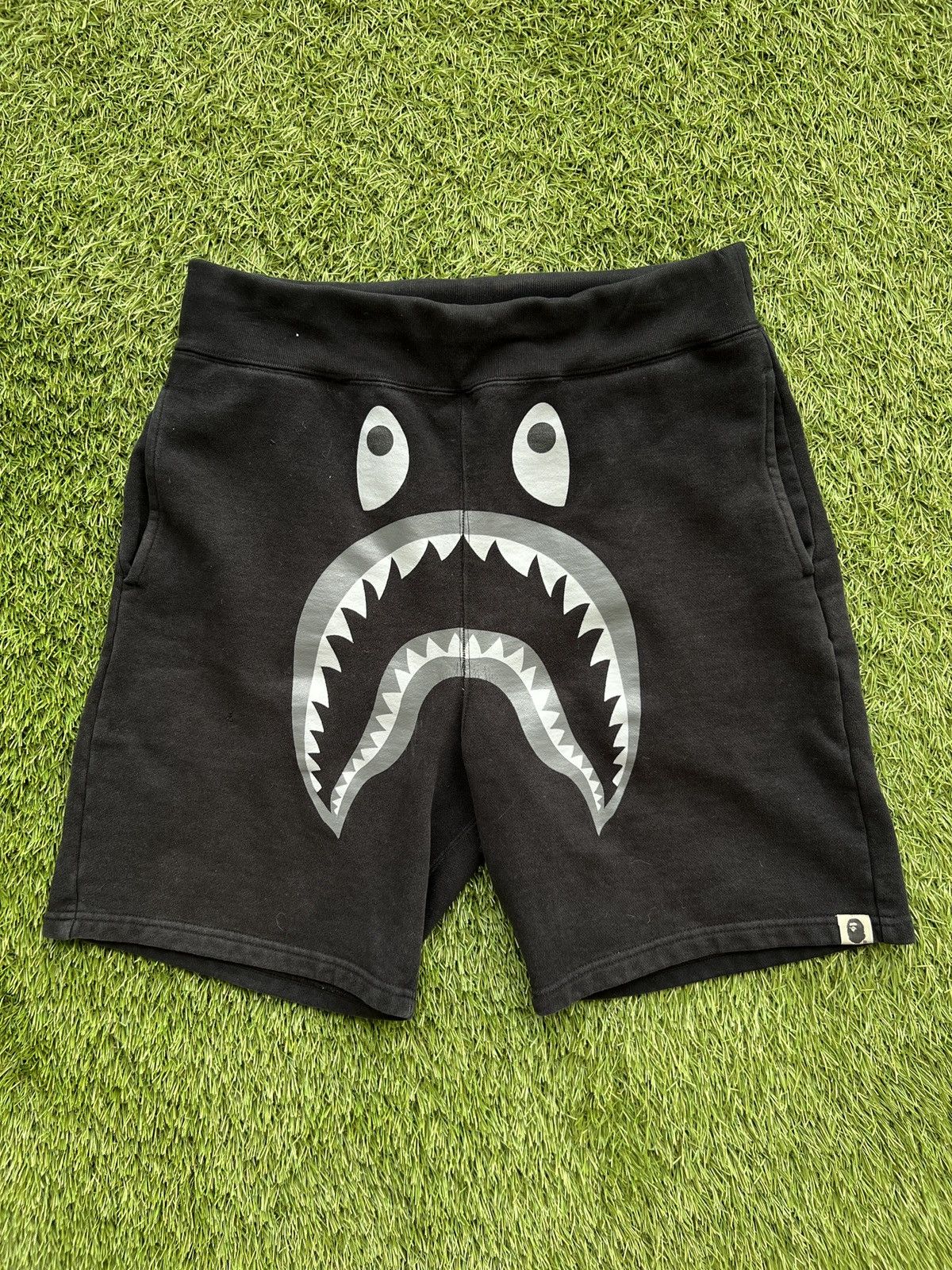 (Customized) BAPE x Undefeated Split Shark Sweat hotsell Shorts (size M)