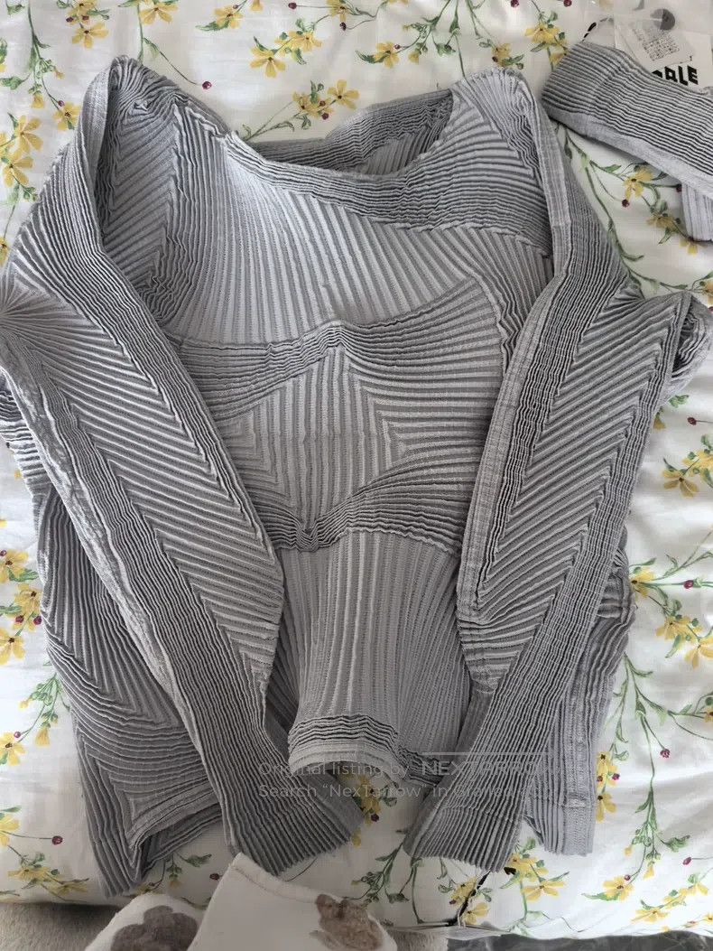 Issey Miyake Issey Miyake Bud Pullover Top, Ice Gray Size S / US 4 / IT 40 - 3 Thumbnail