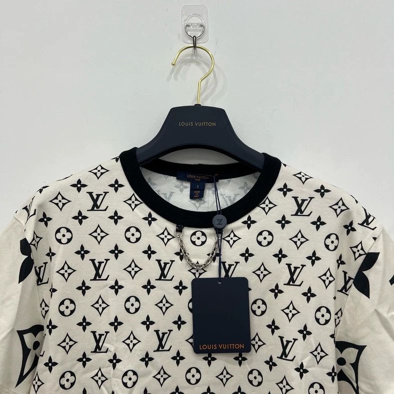 Louis Vuitton Louis Vuitton Full print of old pattern chain short sleeves Size US S / EU 44-46 / 1 - 3 Thumbnail