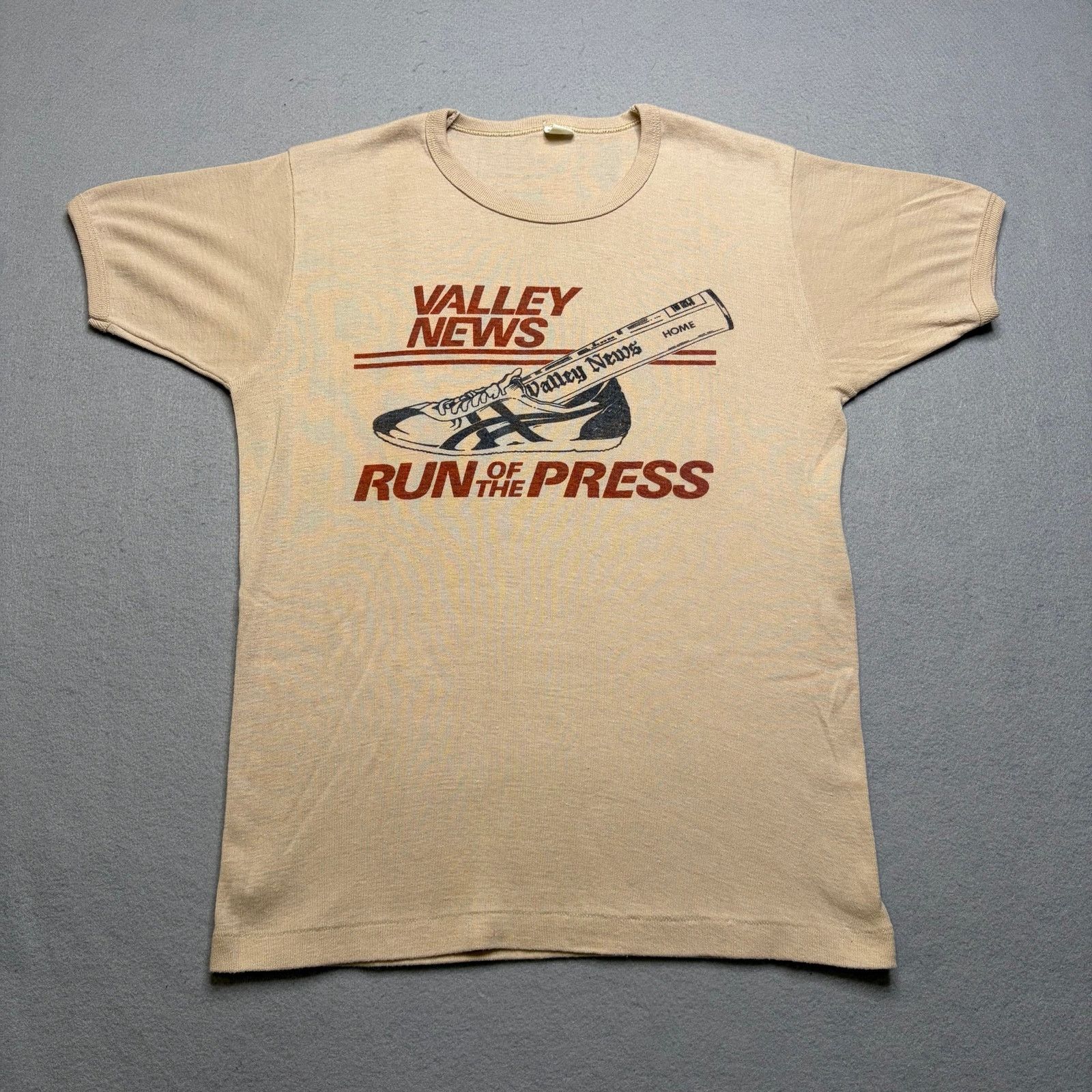 Vintage Vintage Valley News Run Of The Press Tee Beige 80s 70s XXS Size US XXS / EU 40 - 1 Thumbnail