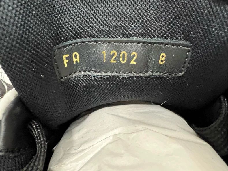 Louis Vuitton Louis Vuitton TRAINER Black and White Graffiti Cartoon Boa Size US 8 / EU 41 - 8 Thumbnail