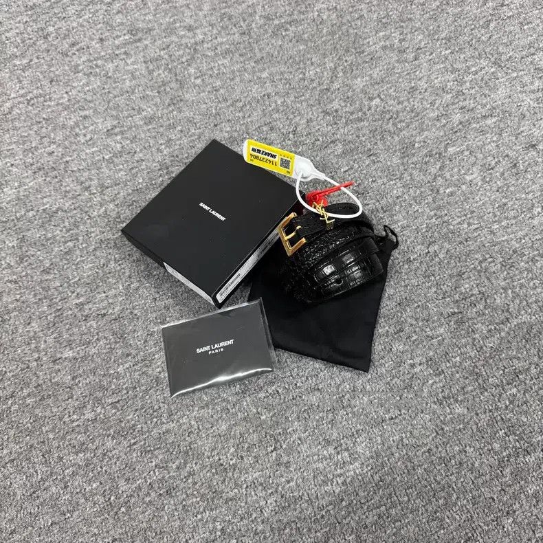 Saint Laurent Paris Saint Laurent Paris Black Crocodile Pattern Gold Buckle Be Size ONE SIZE - 1 Thumbnail