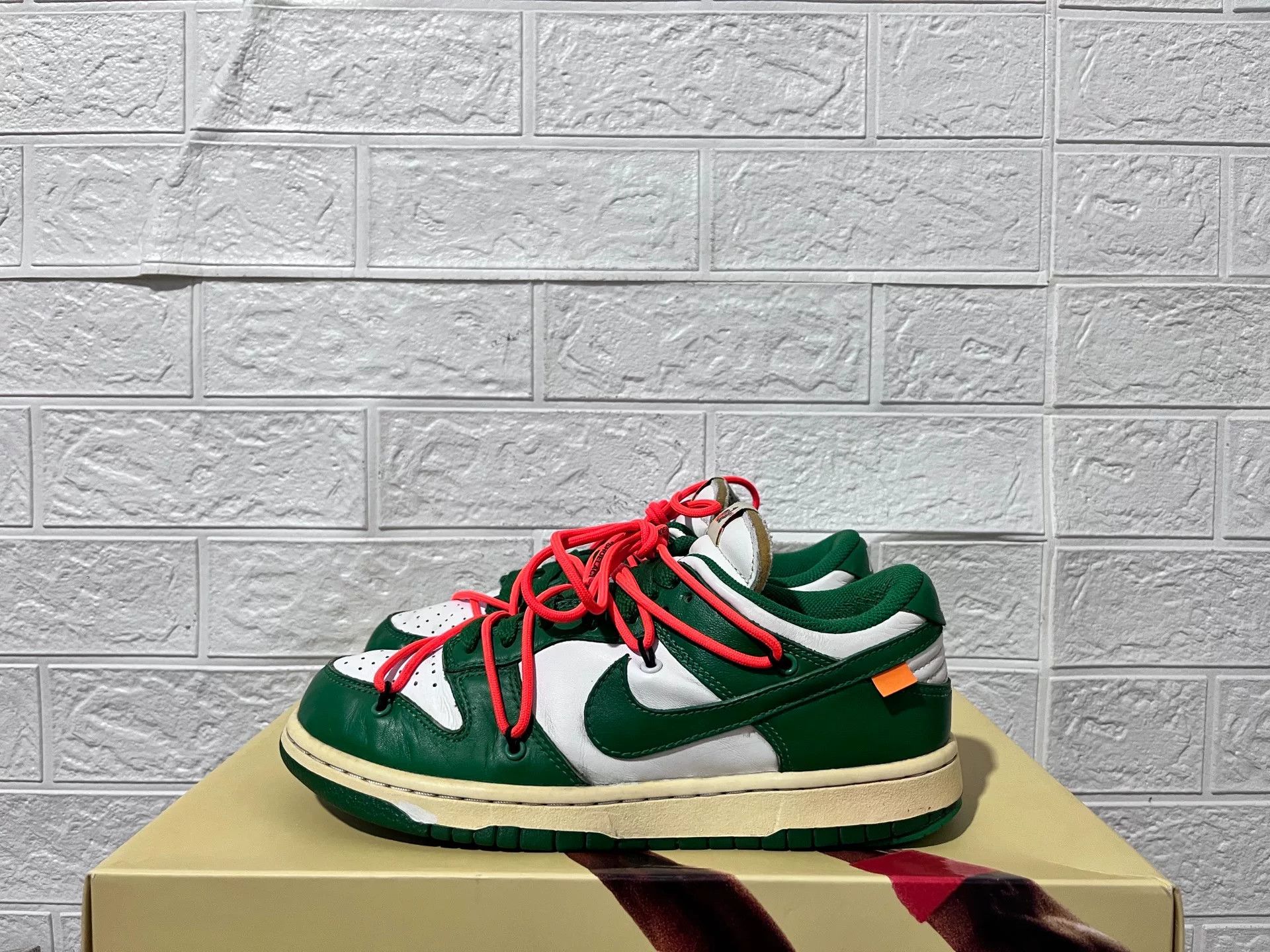 Nike Nike DUNK Green Lowtop Sneakers 7 Men Size US 7 / EU 40 - 1 Thumbnail