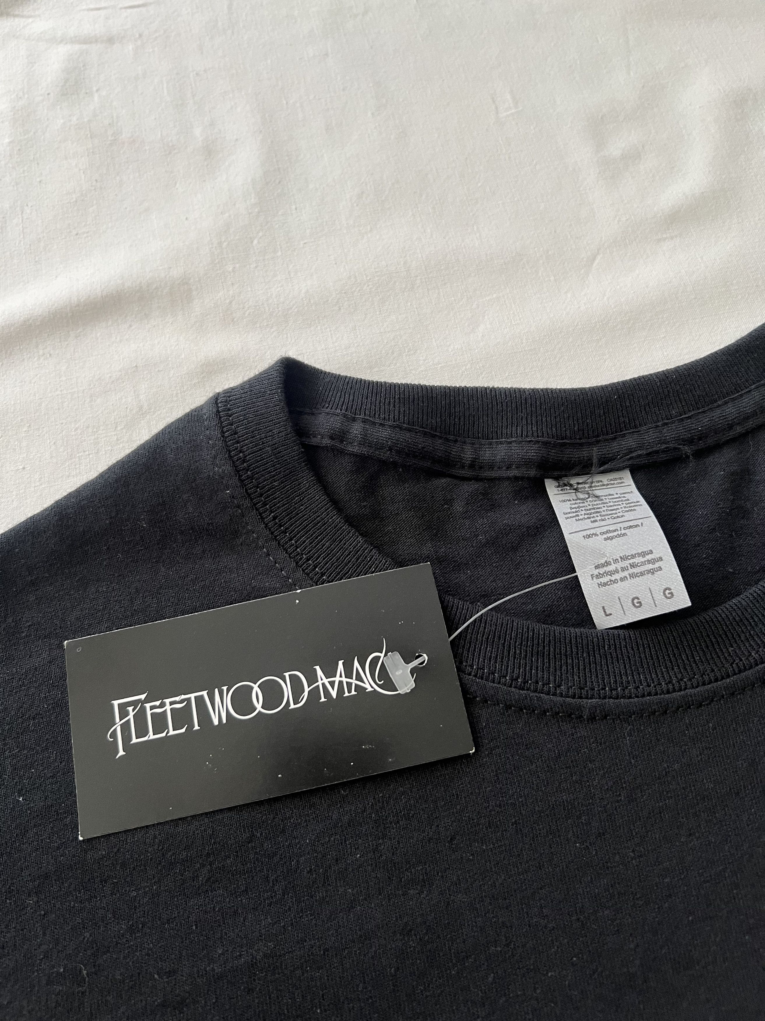 Band Tees Vintage 2022 Fleetwood Mac Rumours Black T-shirt Size US L / EU 52-54 / 3 - 7 Thumbnail