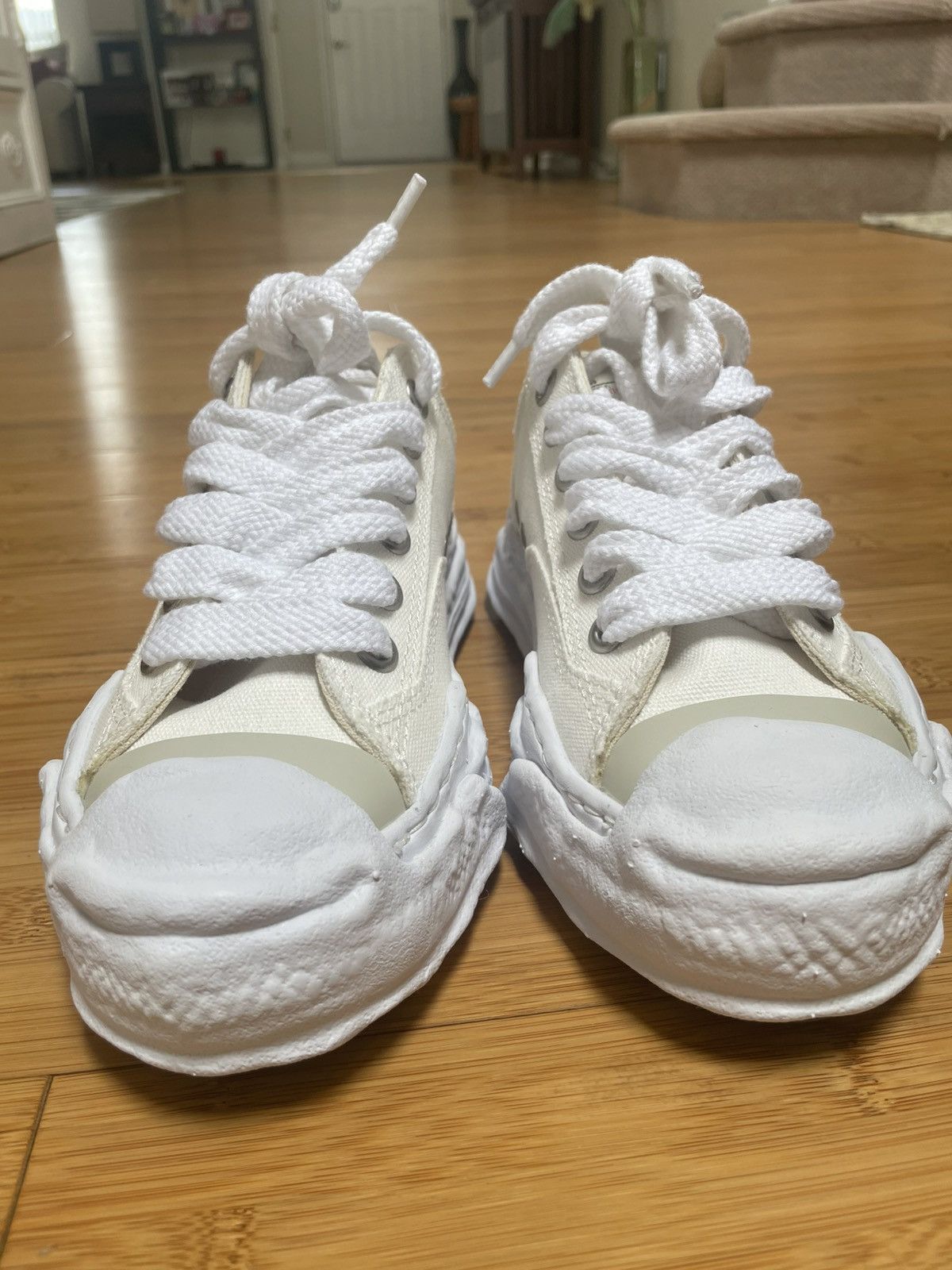 Maison MIHARA YASUHIRO Maison Mihara Yasuhiro White Low Top Sneakers Size 37 Size US 6 / IT 36 - 3 Thumbnail
