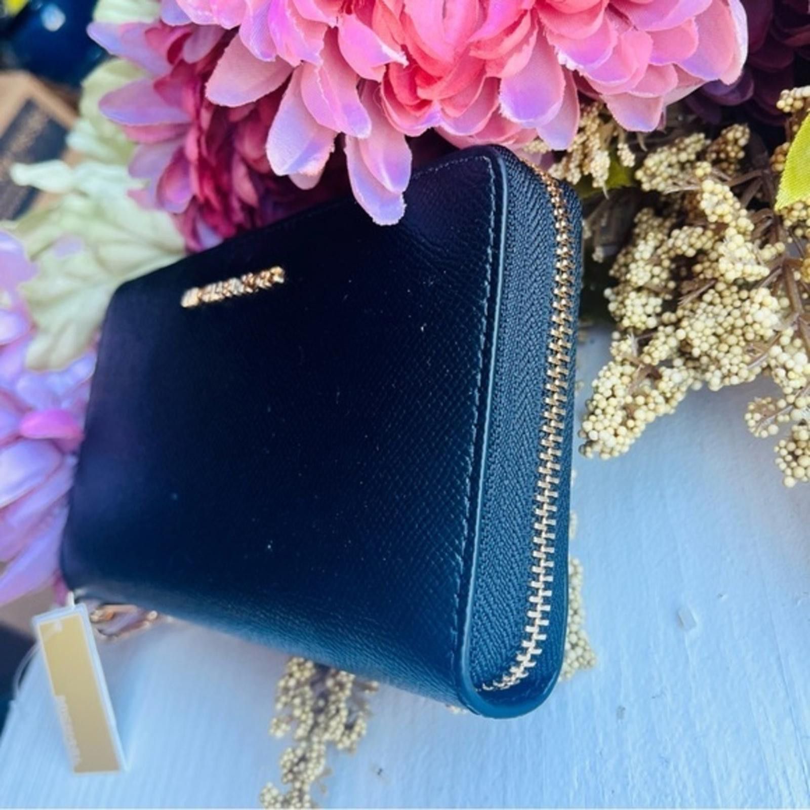 Michael Kors Michael Kors Zip Phone Wallet NWT Size ONE SIZE - 2 Thumbnail