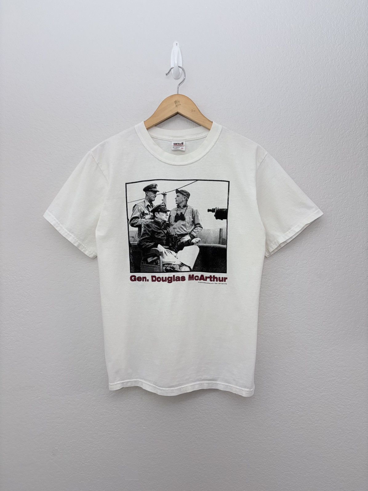 Vintage 90s General Douglas McArthur Vintage World War II Tee Shirt Size US M / EU 48-50 / 2 - 1 Thumbnail