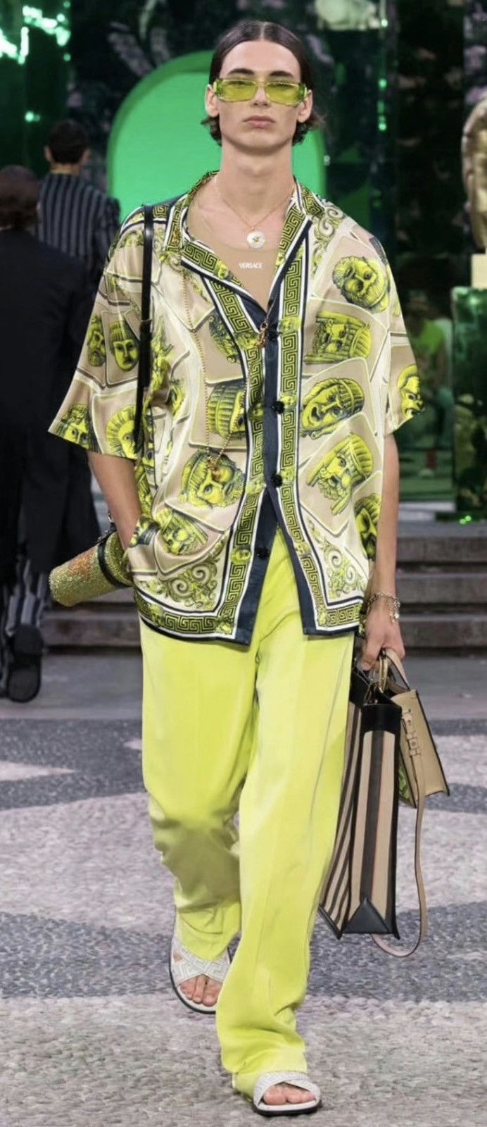 Versace Le Maschere print Shirt size46 Size US S / EU 44-46 / 1 - 1 Thumbnail