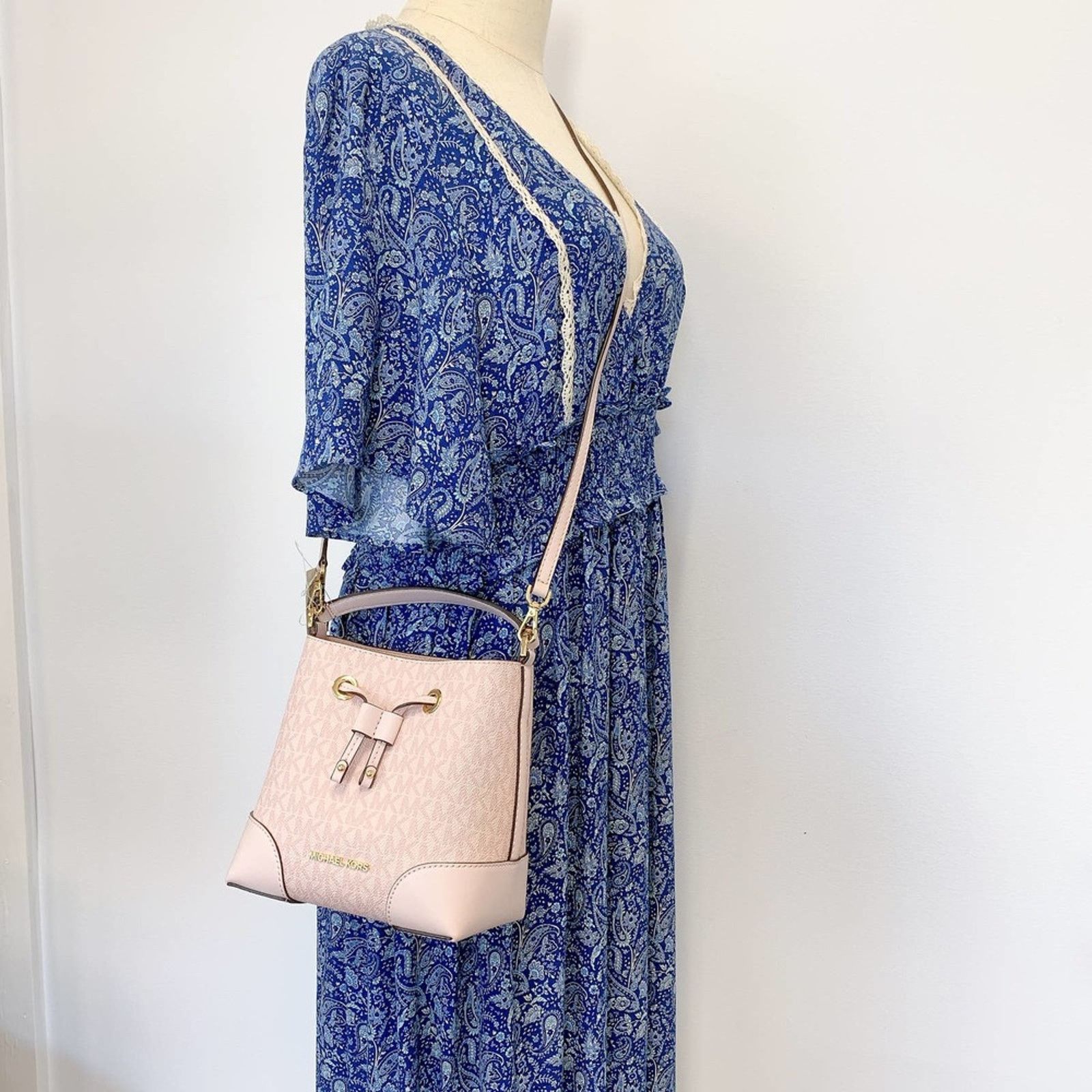 Michael Kors MICHAEL KORS 35F2GM9M1B MERCER S BUCKET DRAWSTRING PWDR BLSH Size ONE SIZE - 8 Thumbnail