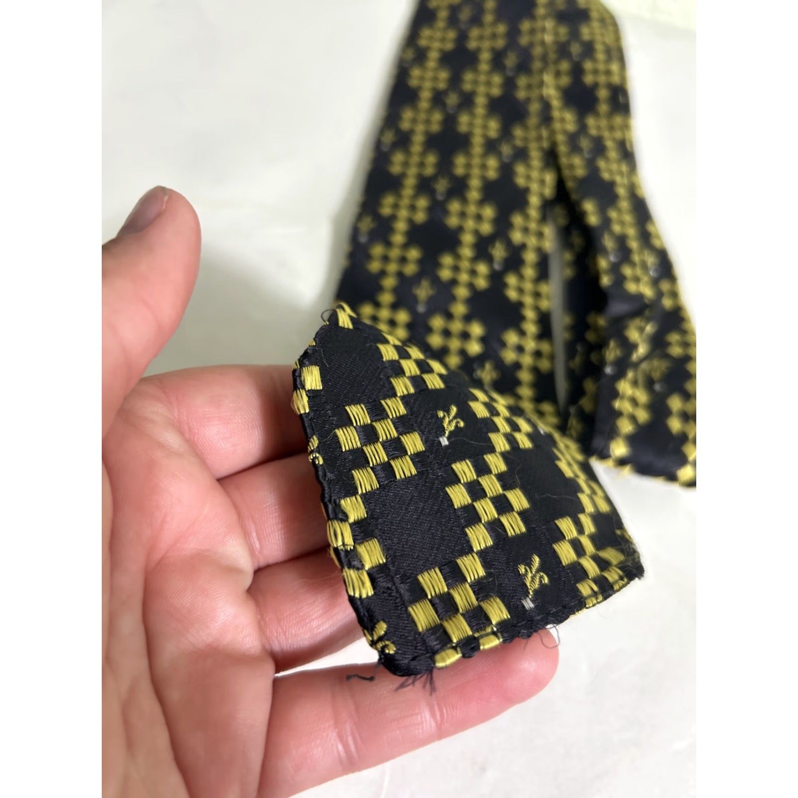 Vintage VINTAGE Wembley Tie Polyester Black Gold Geometric Men's Adult Neckwear Geometric Pattern Tie Size ONE SIZE - 3 Thumbnail