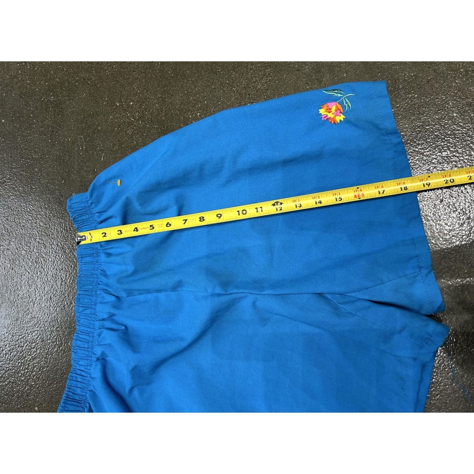 Vintage VICTORIA BAY Shorts Womens M Blue Elastic Waist Flower Embroidered Lounge Size 32" / US 10 / IT 46 - 5 Thumbnail