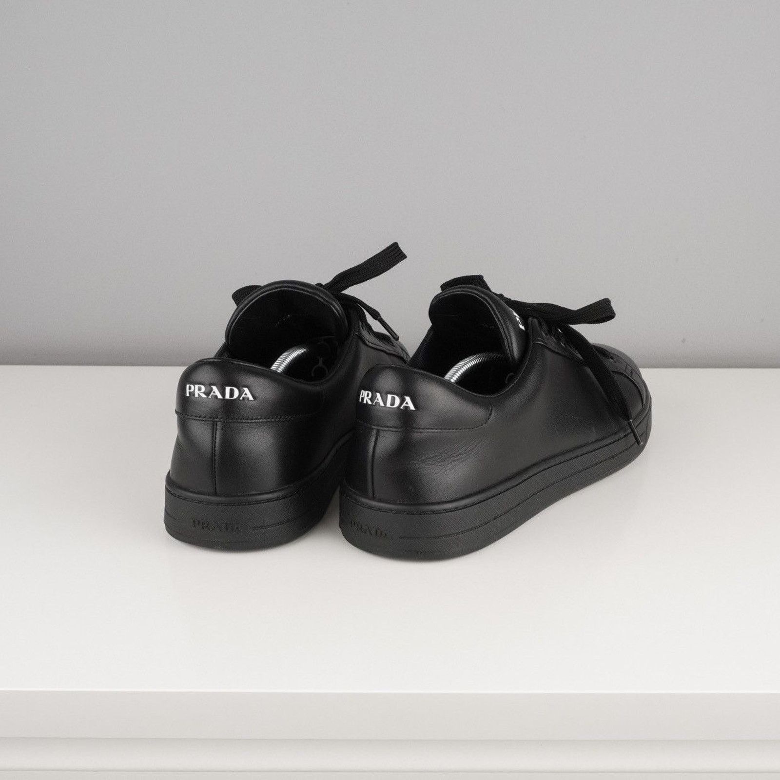 Prada Iconic prada black leather classic logo sneakers Size US 8 / EU 41 - 4 Thumbnail