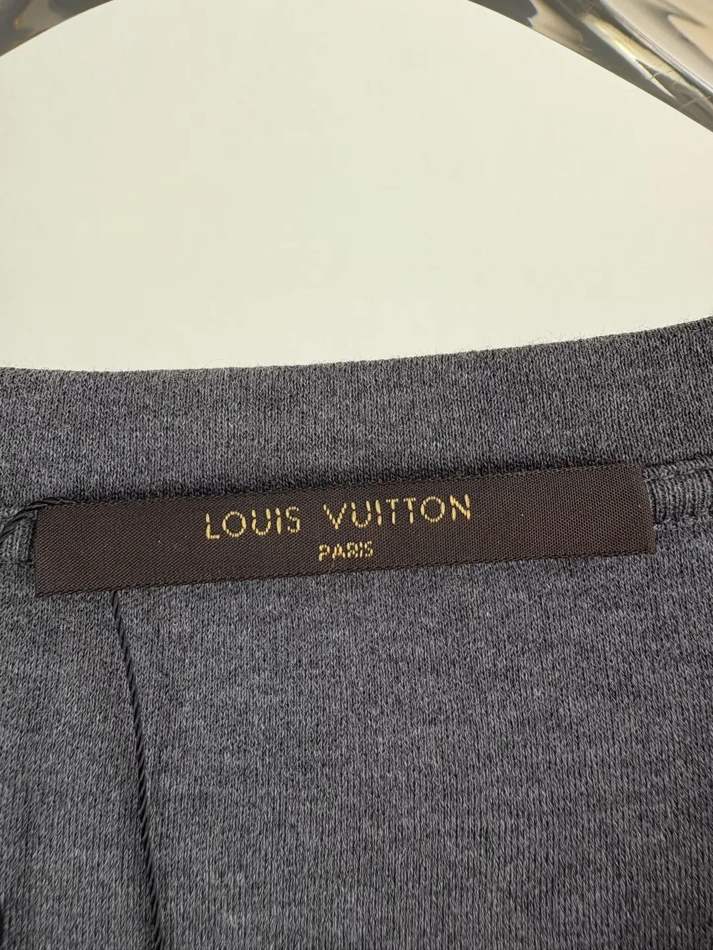 Louis Vuitton Gray Short-Sleeve T-Shirt with Circular Logo Size US XXL / EU 58 / 5 - 4 Thumbnail