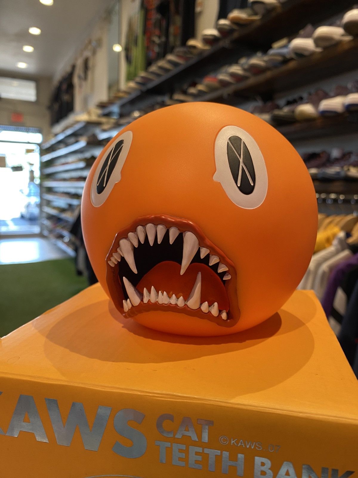 Kaws × Medicom Toy KAWS Cat Teeth Bank Size ONE SIZE - 5 Thumbnail