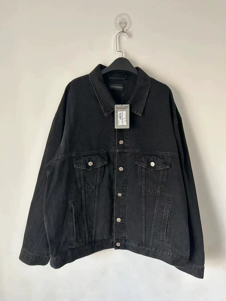 Balenciaga Balenciaga Wash and make old graffiti double B denim jacke Size US L / EU 52-54 / 3 - 1 Thumbnail