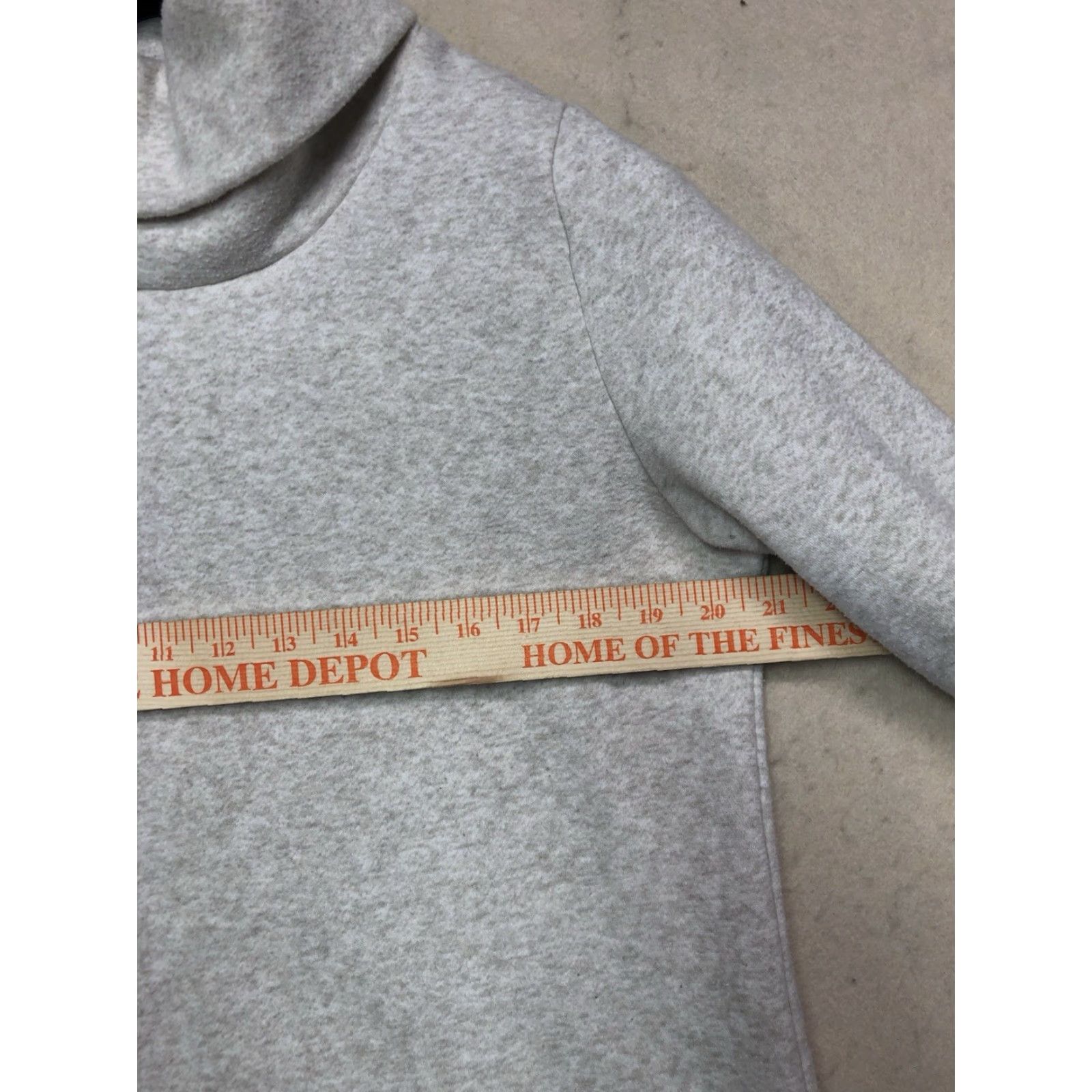 Fabletics **FABLETICS WOMENS TURTLE NECK LARGE GRAY SWEATER** User: **FABLETICS WOMENS LARGE TURTLE NECK GRAY SWEATER** Size L / US 10 / IT 46 - 4 Thumbnail