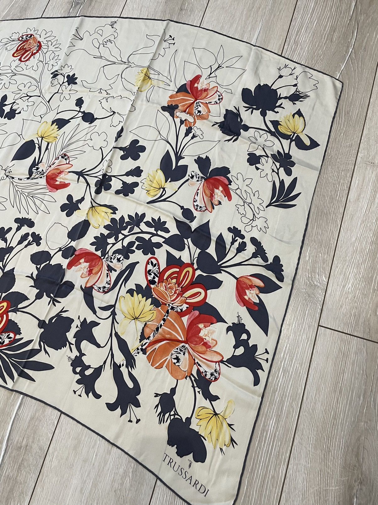 Trussardi Trussardi silk scarf flower Size ONE SIZE - 5 Thumbnail