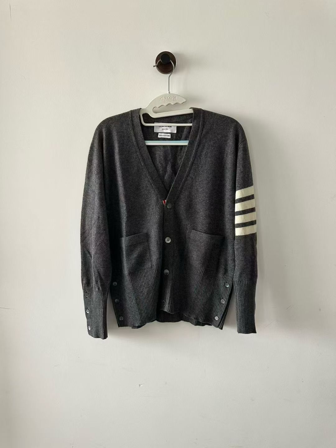 Thom Browne Thom Browne Gray Cashmere 4-Bar Cardigan Size US XL / EU 56 / 4 - 1 Thumbnail