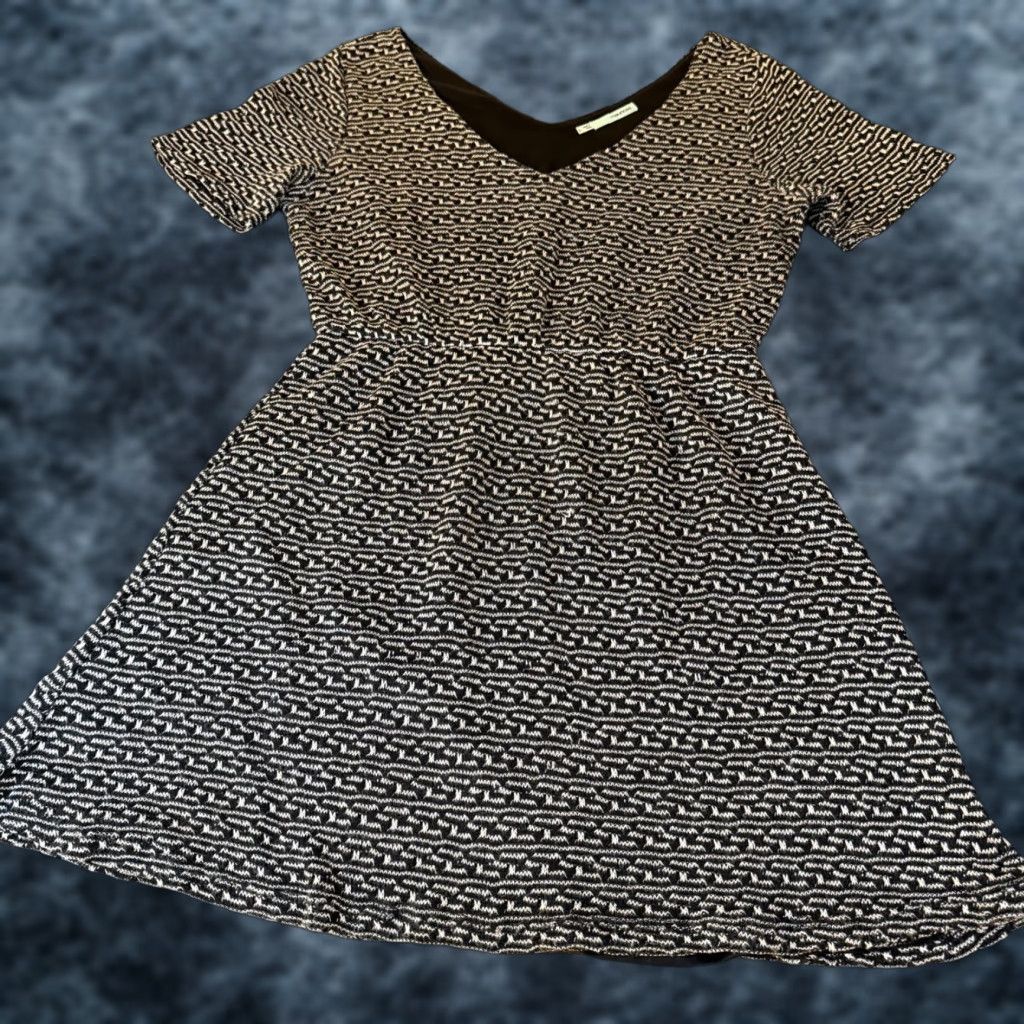 Vintage Maurices Black White Geometric Print Dress Short Sleeve Women L V-Neck Knee Length Fit & Flare Casual Party/Cocktail Women Size 36" / US 14 / IT 50 - 1 Thumbnail