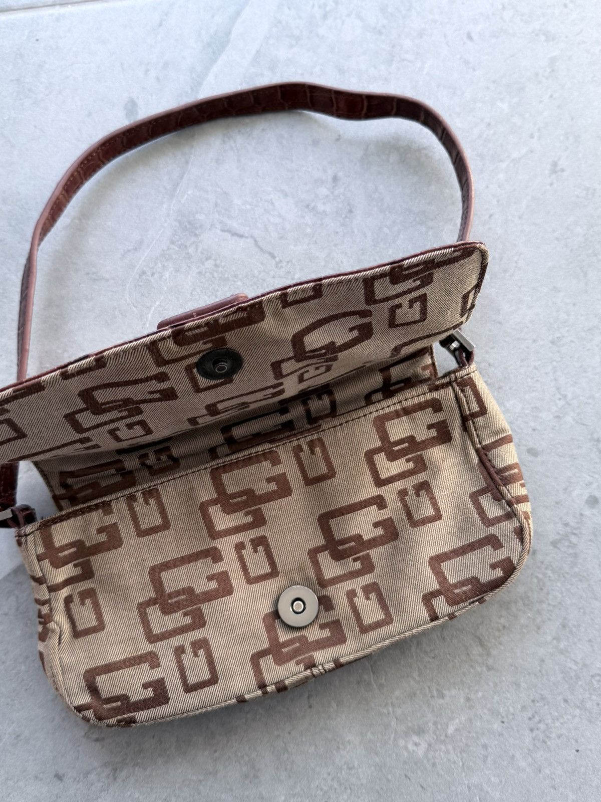 Guess 2000S Y2K Guess Baguette Shoulder Bag Size ONE SIZE - 5 Thumbnail