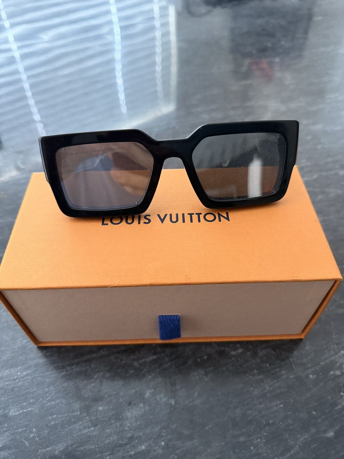 Louis Vuitton Louis Vuitto CLASH Square black and Crystal Sunglasses Size ONE SIZE - 4 Thumbnail