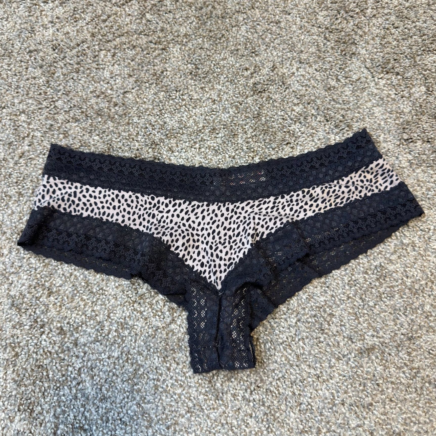 Victoria's Secret Victoria's Secret Panties Underwear Thong Medium Cheetah Leopard Lace Cheeky M Gray Mens Women Girls? Size 32" / US 10 / IT 46 - 2 Thumbnail