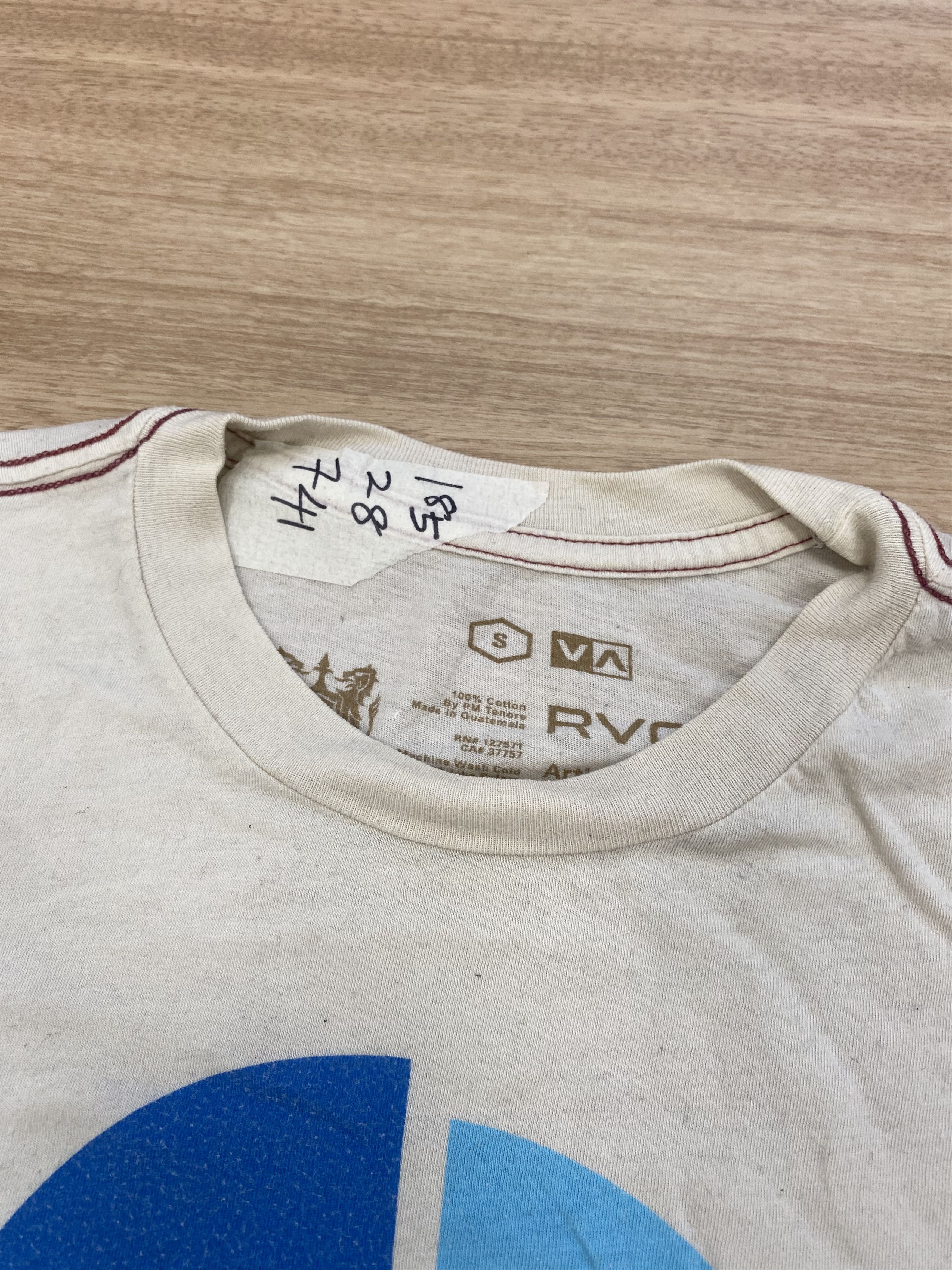 RVCA rvca big logo size S Size US S / EU 44-46 / 1 - 3 Thumbnail