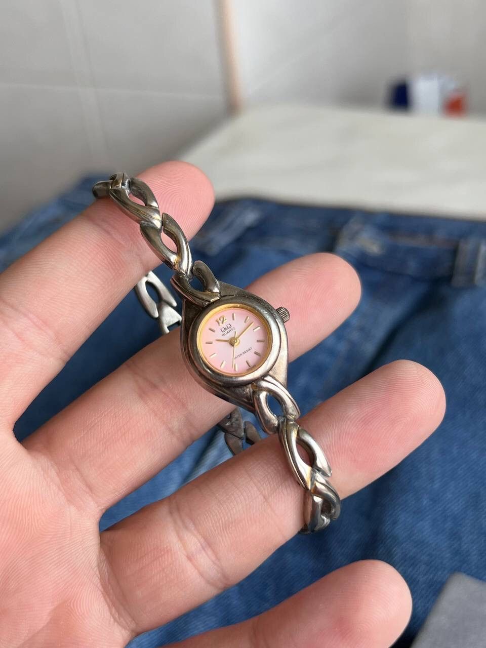 Japanese Brand Futuristic Minimalistic Q&Q Japanese Style Bracelet Watch Size ONE SIZE - 2 Thumbnail