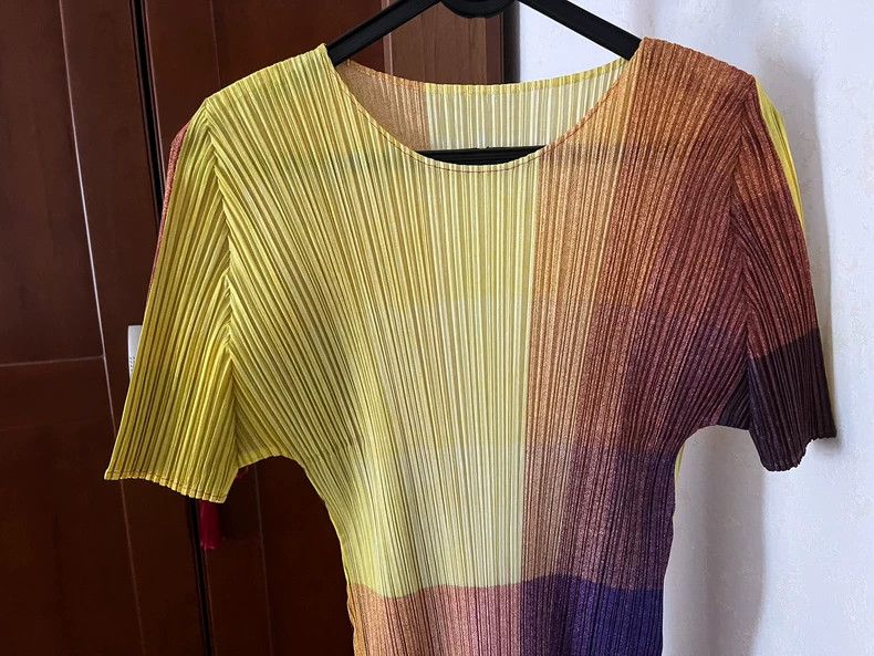 Issey Miyake Issey Miyake size:3 Yellow and purple gradient pleated dre Size M / US 6-8 / IT 42-44 - 3 Thumbnail