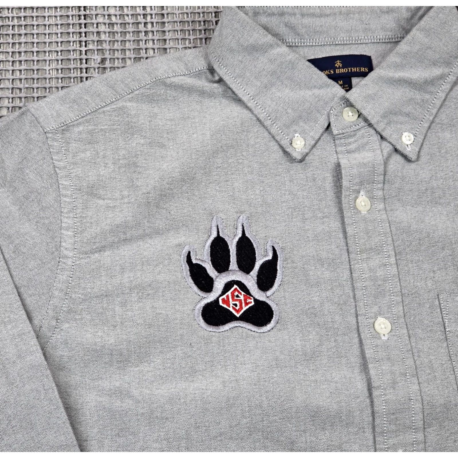 Brooks Brothers VINTAGE Brooks Brothers Men M Gray NC State Wolfpack Oxford Button Up Long Sleeve OCBD Size US M / EU 48-50 / 2 - 3 Thumbnail