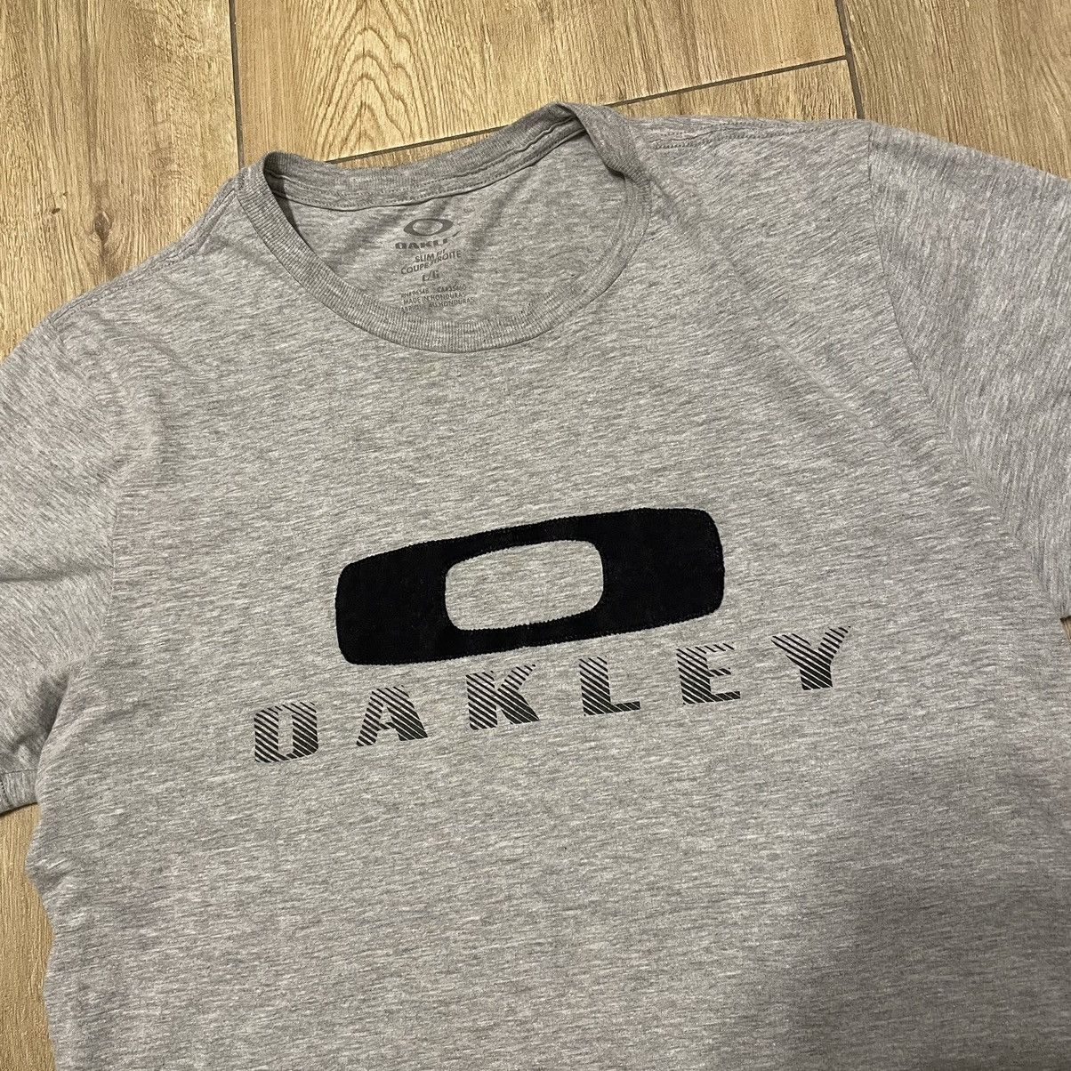 Other Vintage Oakley Big 3D Central Logo T-shirt Size US L / EU 52-54 / 3 - 2 Thumbnail