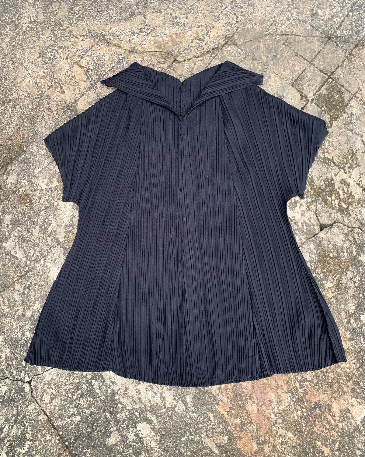 Japanese Brand Pleatsme Korea Black Shortsleeve Iconic Pleats Midi Dress Size ONE SIZE - 1 Thumbnail