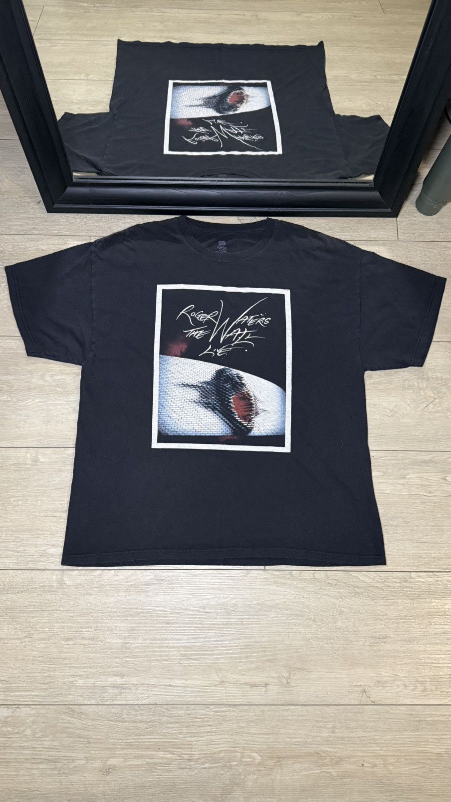 Band Tees Vintage / Y2K Roger Waters The Wall Live Tour Shirt Size US XL / EU 56 / 4 - 1 Thumbnail