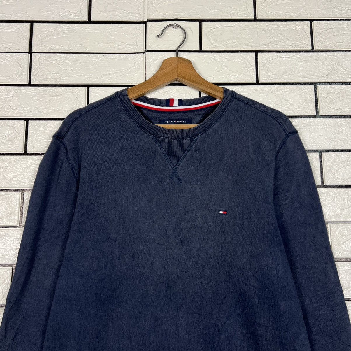 Tommy Hilfiger TOMMY HILFIGER Small Logo Crewneck Sweatshirt #4272-C194 Size US M / EU 48-50 / 2 - 2 Thumbnail