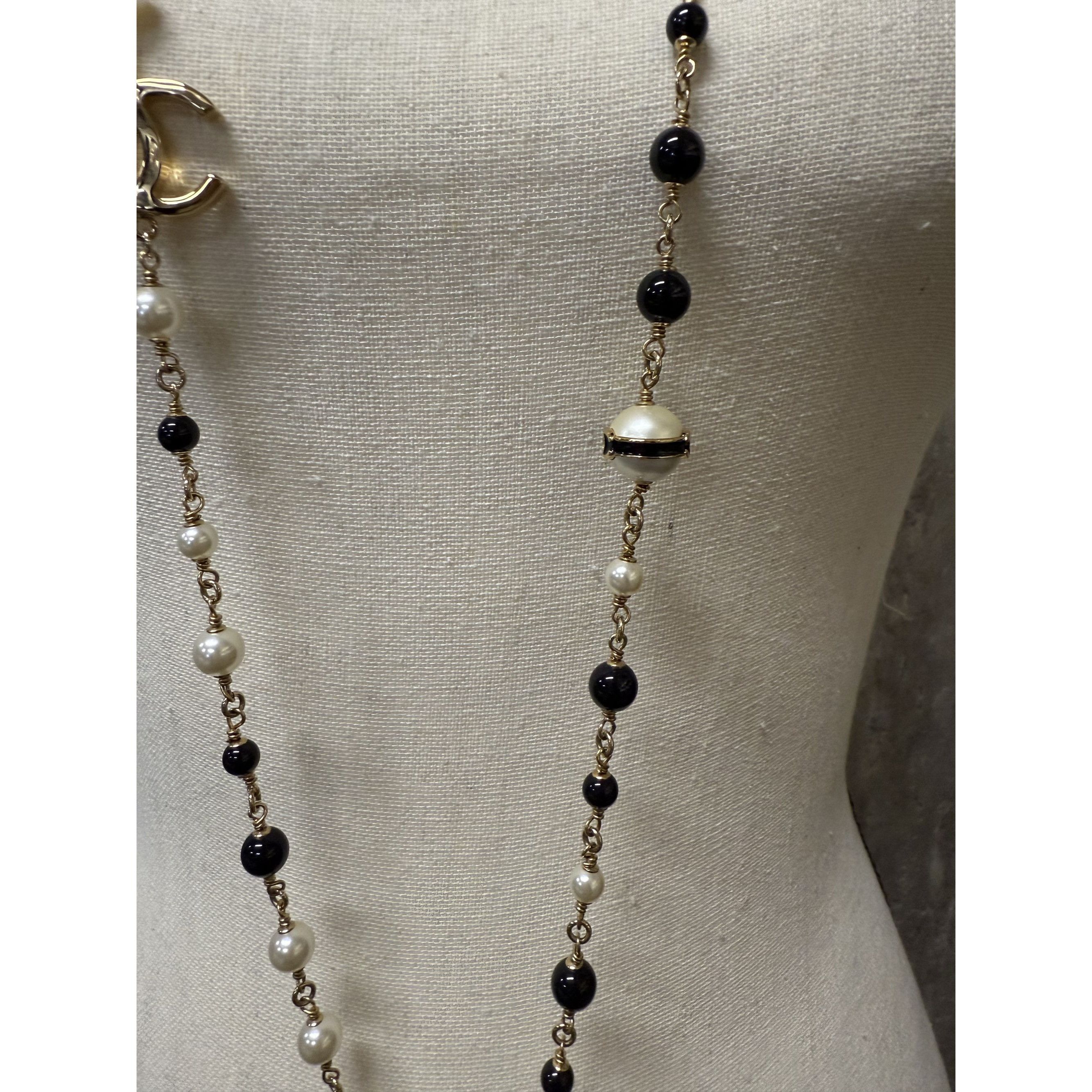 Chanel Chanel Long Pearl & Black Beaded Necklace With Gold CC Logo Size ONE SIZE - 13 Thumbnail
