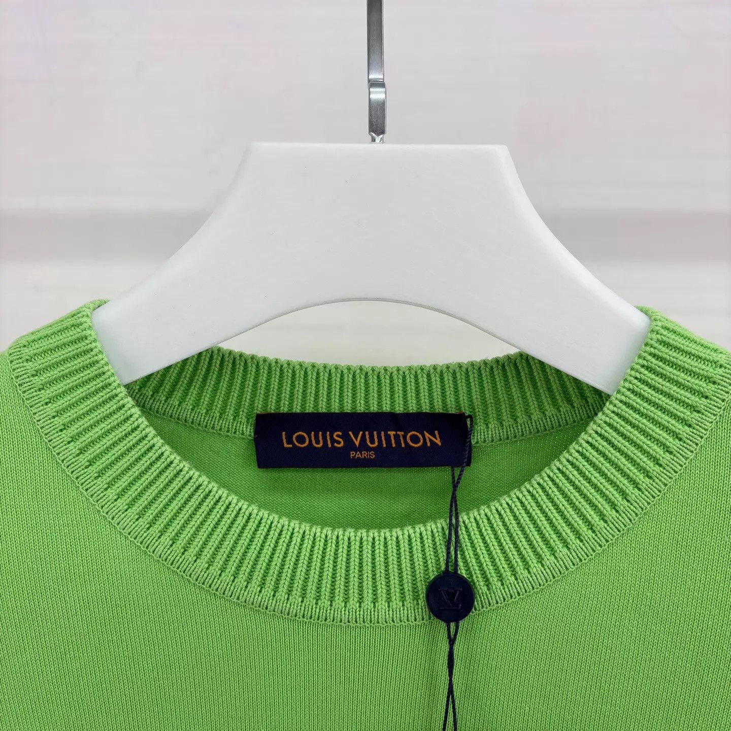 Louis Vuitton Louis Vuitton Green Pin NWT O/S Short Sleeve Tee L Size US L / EU 52-54 / 3 - 3 Thumbnail