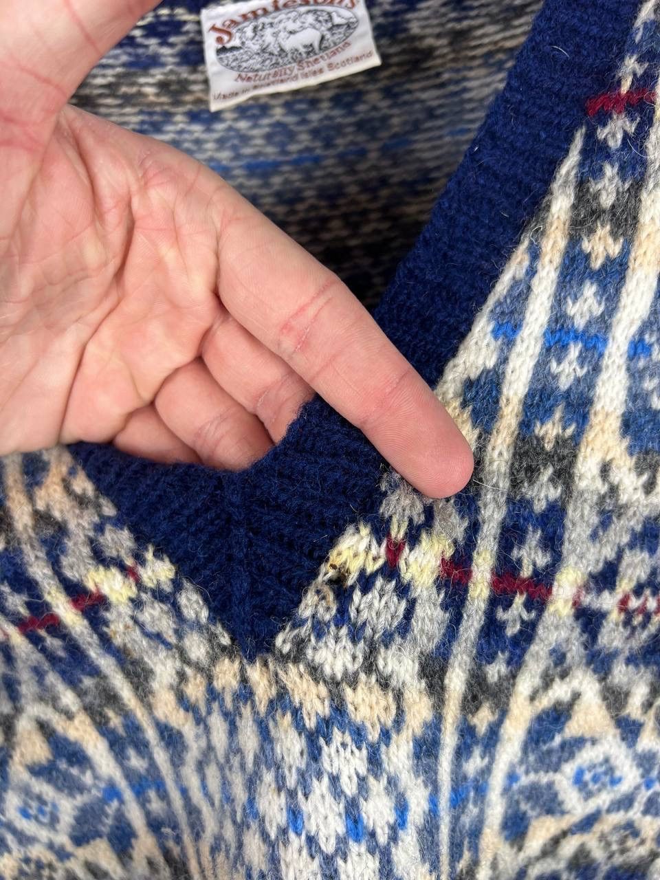Jamiesons Of Shetland Jamieson’s of Shetland vintage wool vest size M Size US M / EU 48-50 / 2 - 8 Thumbnail